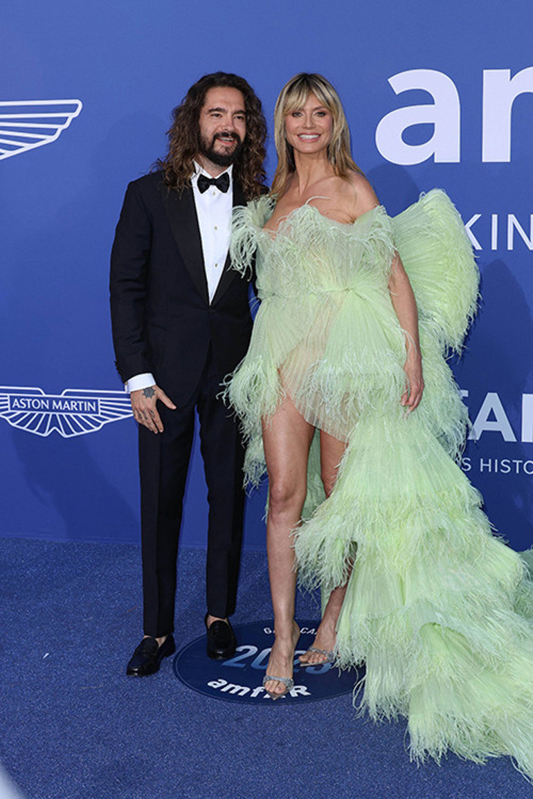 Yarı çıplak paylaşımları eleştiri yağmuruna tutuldu: Kocası yeteri kadar ilgi göstermiyor mu ki