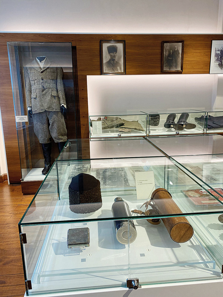 Atatürk posterindeki o kalpak: Kemali