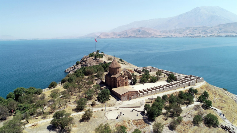 Vanda Akdamar Adasını ilk 5 ayda 50 bin turist ziyaret etti
