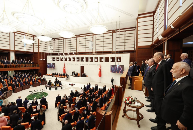 TBMMde 28. dönem başladı: Yeni milletvekilleri Mecliste yemin etti
