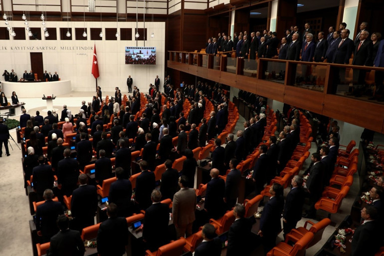 TBMMde 28. dönem başladı: Yeni milletvekilleri Mecliste yemin etti