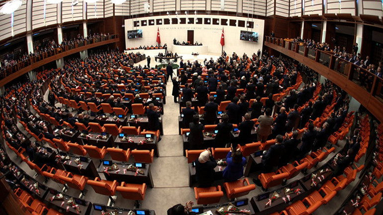 TBMMde 28. dönem başladı: Yeni milletvekilleri Mecliste yemin etti