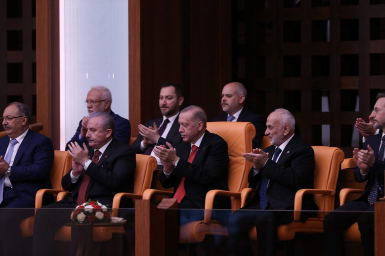 TBMMde 28. dönem başladı: Yeni milletvekilleri Mecliste yemin etti