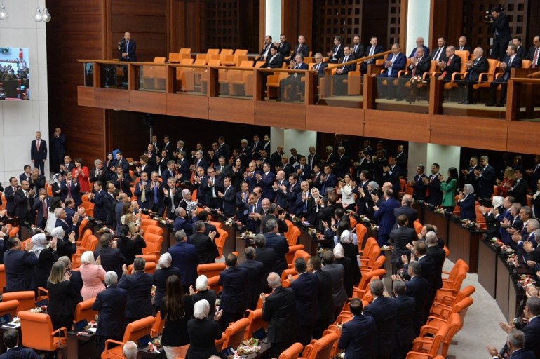 TBMMde 28. dönem başladı: Yeni milletvekilleri Mecliste yemin etti