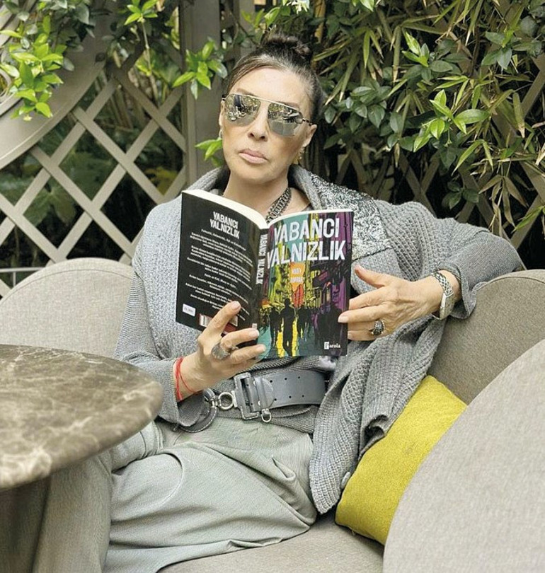 Demet Özdemirden mutluyum pozu