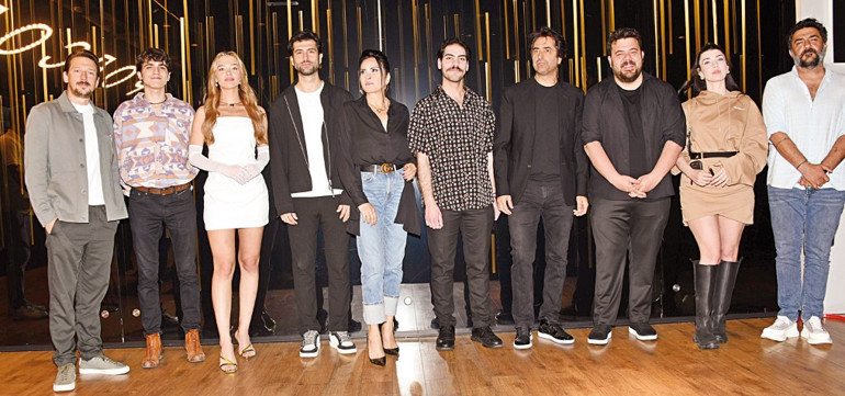 Demet Özdemirden mutluyum pozu