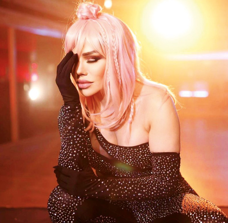 Demet Özdemirden mutluyum pozu