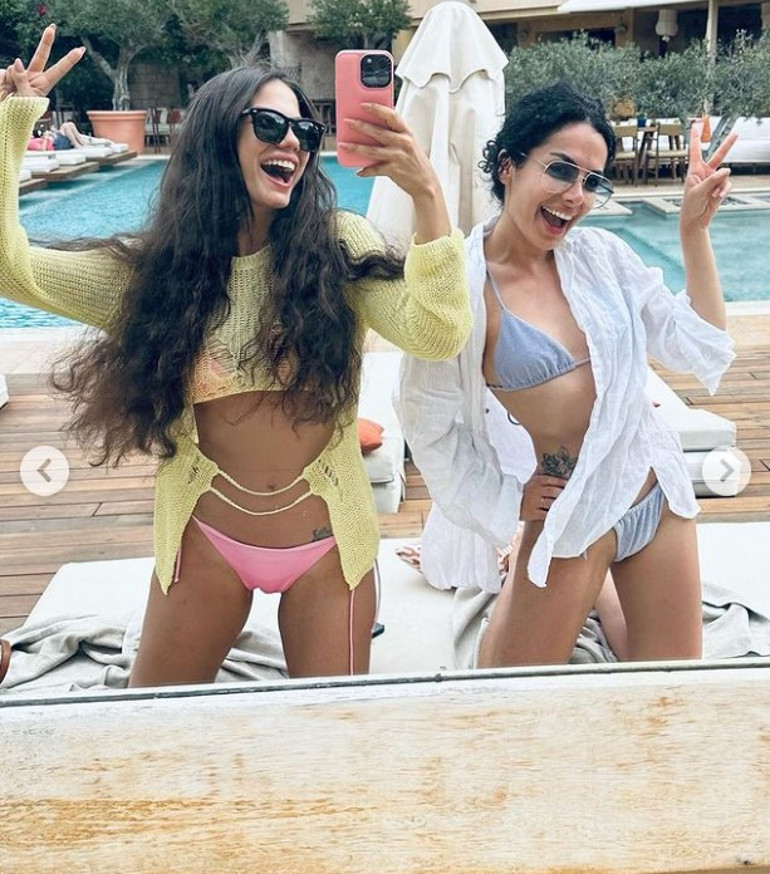 Demet Özdemirden mutluyum pozu