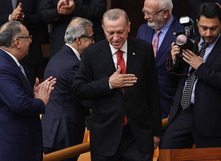 Cumhurbaşkanı Erdoğan, Mecliste yemin etti... Mazbatasını Bahçeliden aldı