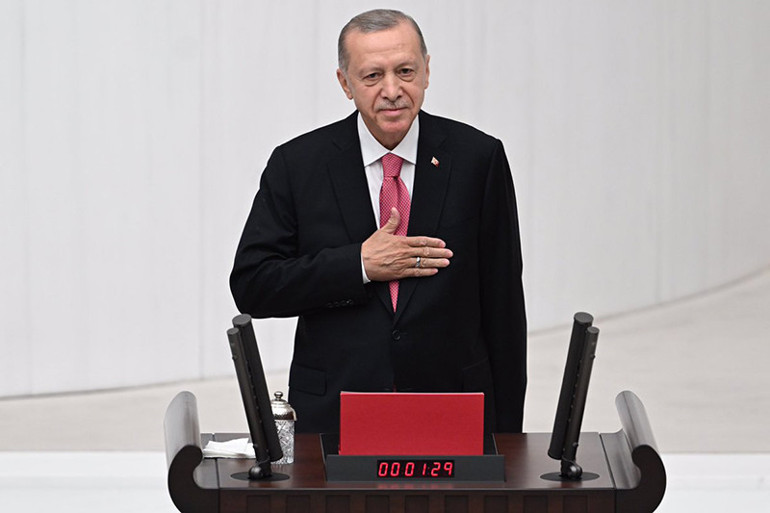 Cumhurbaşkanı Erdoğan, Mecliste yemin etti... Mazbatasını Bahçeliden aldı