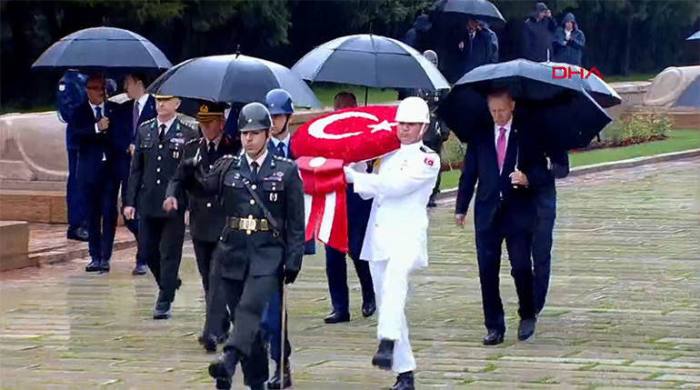 Cumhurbaşkanı Erdoğan, Mecliste yemin etti... Mazbatasını Bahçeliden aldı
