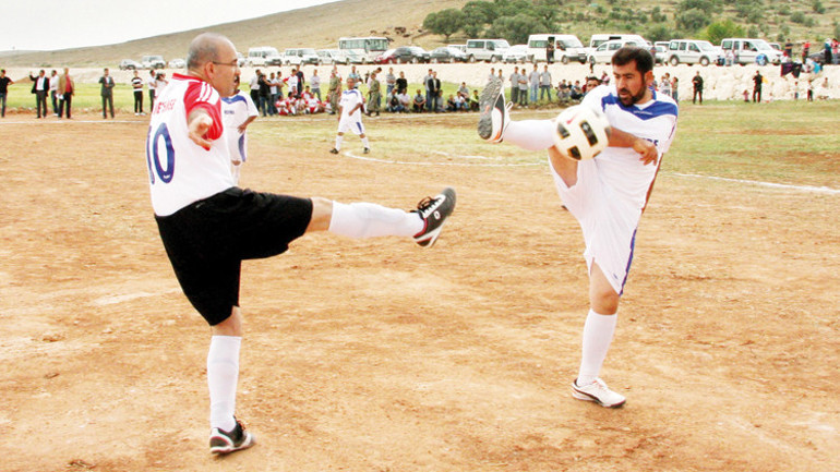 Bir bakan olarak Mehmet Şimşek’in portresi... Tek göz odalı evden dünya çapında makamlara