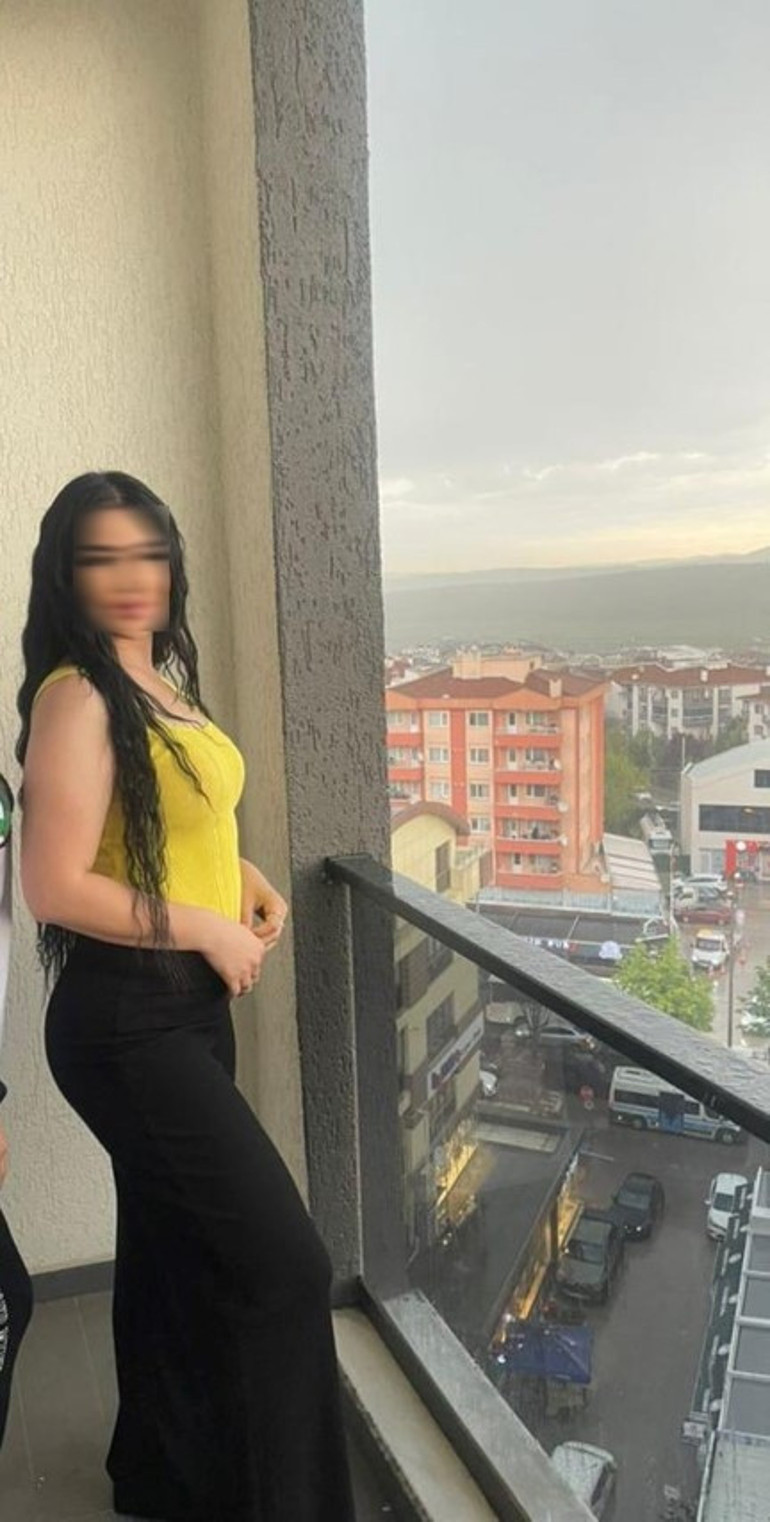 Katalog ile çalışan fuhuş çetesi çökertildi
