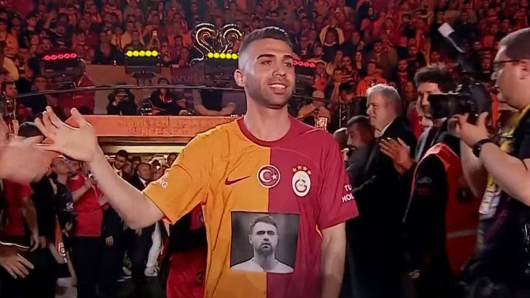 Galatasaray, Nef Stadında kupayı kaldırdı Şampiyonluk kutlamasında büyük coşku, ünlü isimler ve oyuncular...