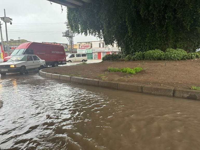 Samsun’da cadde ve sokaklar göle döndü; Ladik ilçesinde eğitime ara verildi