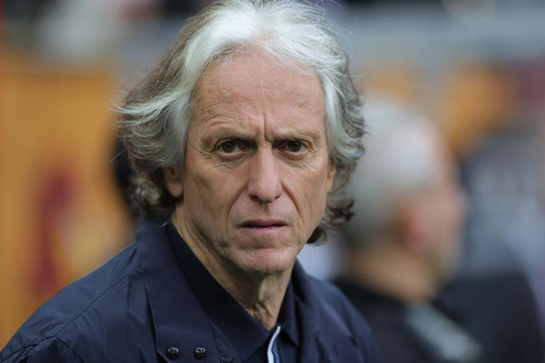 Fenerbahçede eleştiri oklarının hedefi Jorge Jesus Galatasaray derbisi sonrası Tümer Metinden çok konuşulacak iddia... Bir Fenerbahçeli futbolcuyla konuştum...