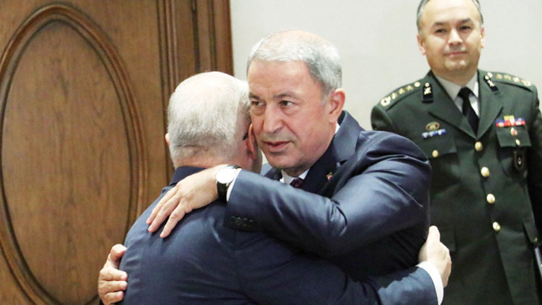 Milli savunmada nöbet değişimi Hulusi Akar görevi Yaşar Güler’e devretti
