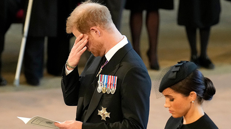 Kraliçe Elizabeth ölürken en büyük ihanet sevgili torunu Harry’den geldi: Bu zalimliği hâlâ aklım almıyor