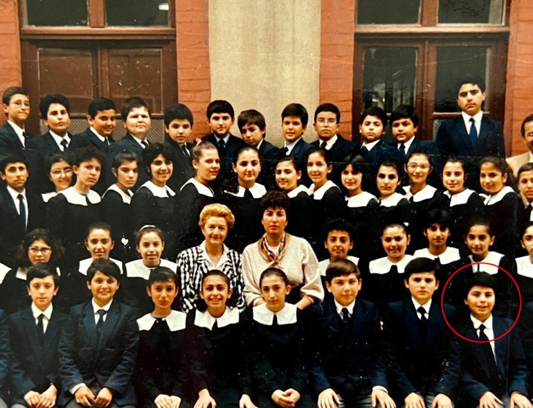 Sevenleri ünlü şarkıcıyı tanıyamadı... En alt sağ başta gülen elma yanaklı benim