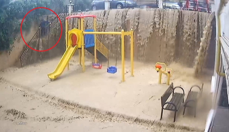 Amasyadaki selde kaybolan Zilal’i arama çalışmaları devam ediyor... Samsunda sel sularından kaçma anı kamerada