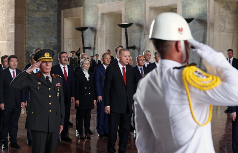 Cumhurbaşkanı Erdoğan ve yeni kabine üyelerinden Anıtkabire ziyaret: 85 milyona aşkla hizmet edeceğiz