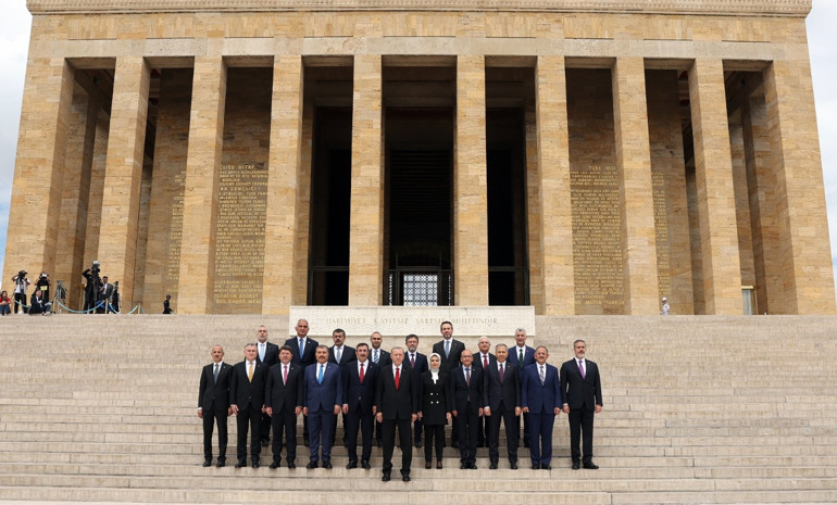 Cumhurbaşkanı Erdoğan ve yeni kabine üyelerinden Anıtkabire ziyaret: 85 milyona aşkla hizmet edeceğiz