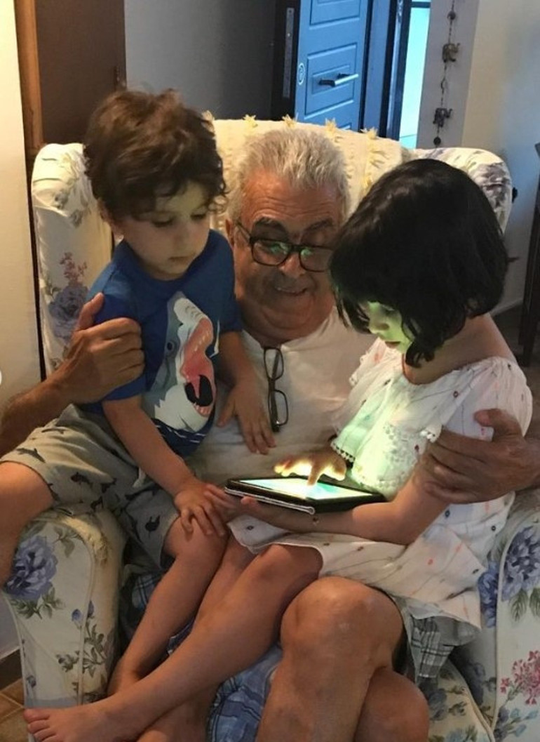 Irmak Ünalın acı günü: Üvey babası Erol Tarhan hayatını kaybetti Sizin olmayan çocuğu sevmek ne kıymetli bir bilseniz...