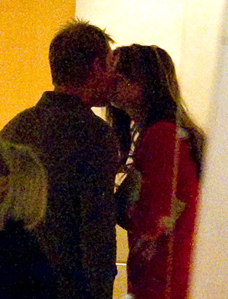 Bu skandal aşk uğruna zengin kocasına ihanet etmişti... 11 saat kral dairesi kaçamağı dizi oldu