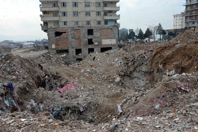 Depremde yıkılan Ebrar Sitesi’nin bir müteahhidi daha tutuklandı