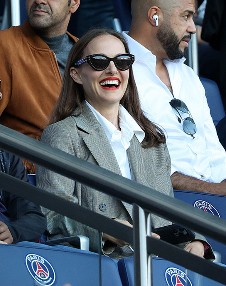 Kocasının ihaneti 10 yıllık evliliğini sarsmıştı: Ünlü yıldız evlilik yüzüğünü göstermeye çalışırken ter döktü