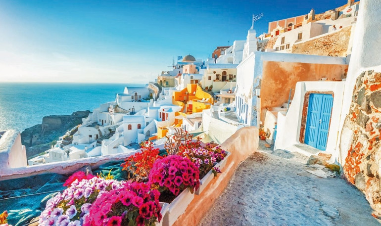 Demet Özdemir kesenin ağzını açtı Komşudan ev aldı...