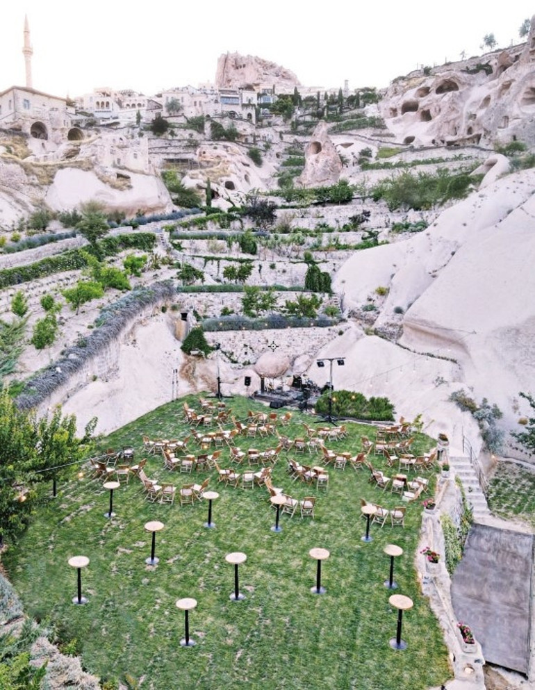 Demet Özdemir kesenin ağzını açtı Komşudan ev aldı...