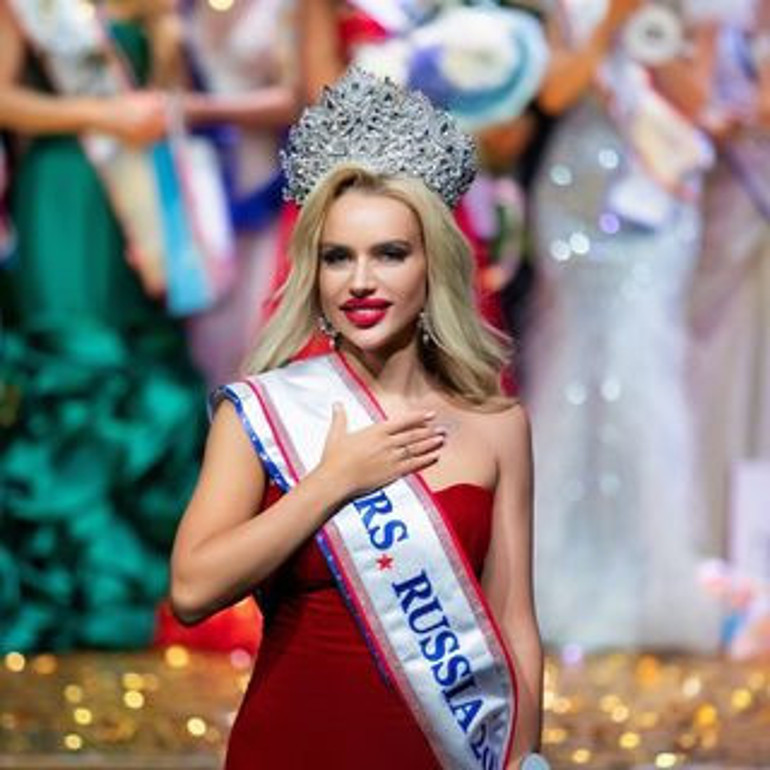 Rus güzellik kraliçesini yerden yere vurdular: Bu fotoğraflardaki sensen podyumda tacı takan kimdi