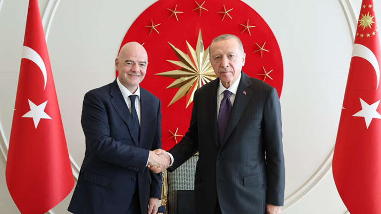 Cumhurbaşkanı Erdoğan, UEFA Başkanı ve FIFA Başkanı ile görüştü