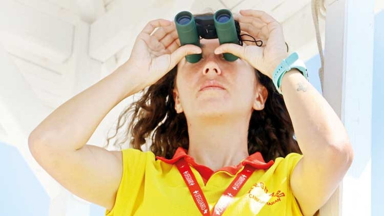 Boğulma taklidi yapan erkeklere yalancı çoban uyarısı