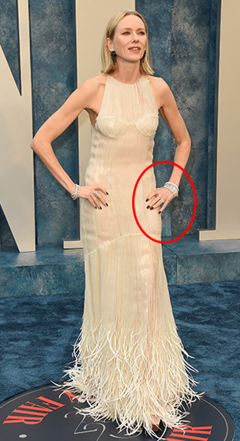 Nişan yüzüğü fark edilince soruları geçiştirmişti… Ünlü yıldız 6 yıllık aşkıyla evlendi: Gelin çiçeğimi marketten aldım