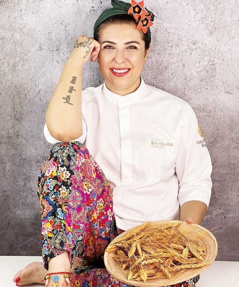 Ebru Baybara Demir’e ayakta alkış