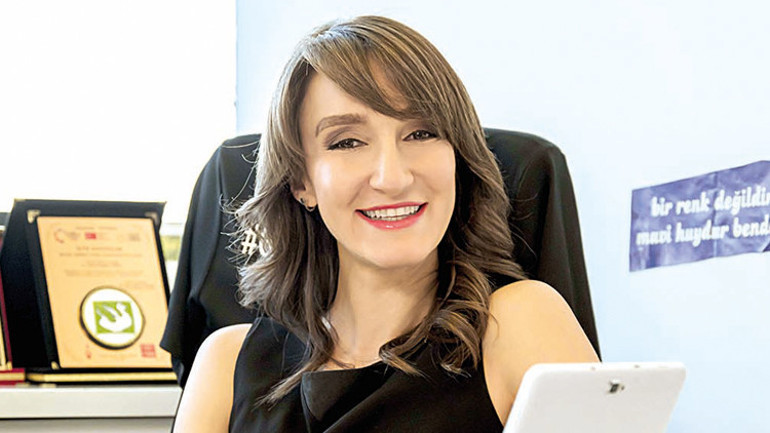 Sezen abla kızlarla ‘kod’luyor