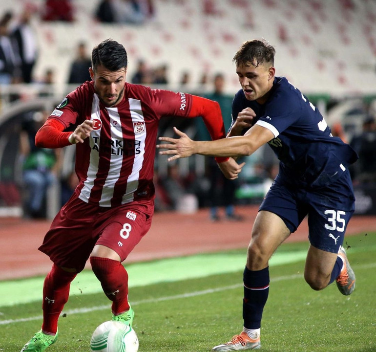 Göztepe, Robin Yalçın ile temasta
