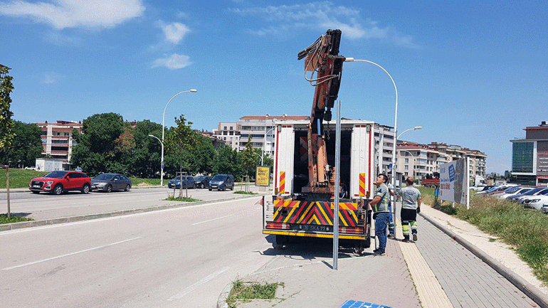 Kaldırımlar darmaduman