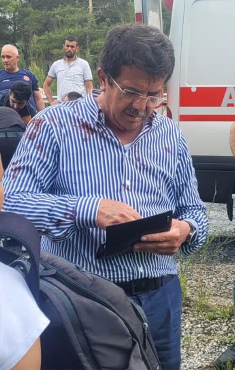 Eski Bakan Zeybekci kazada yaralandı