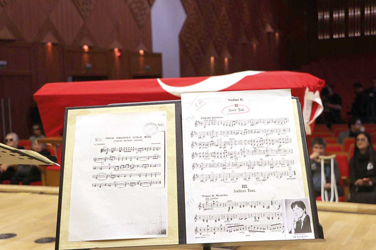 Suna Kan son yolculuğuna uğurlandı... Kemanın sesine veda