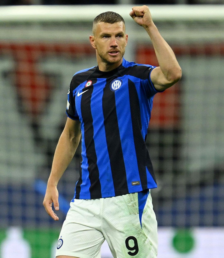 Son dakika transfer haberi: Fenerbahçe, Edin Dzeko için kesenin ağzını açtı 2 yıllık sözleşme için teklif edilen rakam...