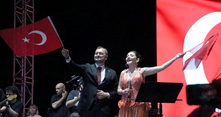 Süleymanpaşa Belediye Başkanı Yükselden, şarkıcı Melek Mosso açıklaması