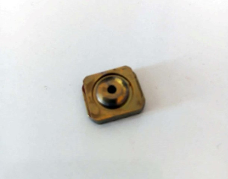 Boynuna takılan implant yemek borusunu yırtıp midesine düştü