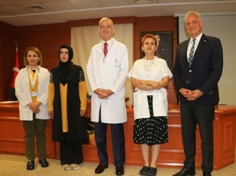 Boynuna takılan implant yemek borusunu yırtıp midesine düştü