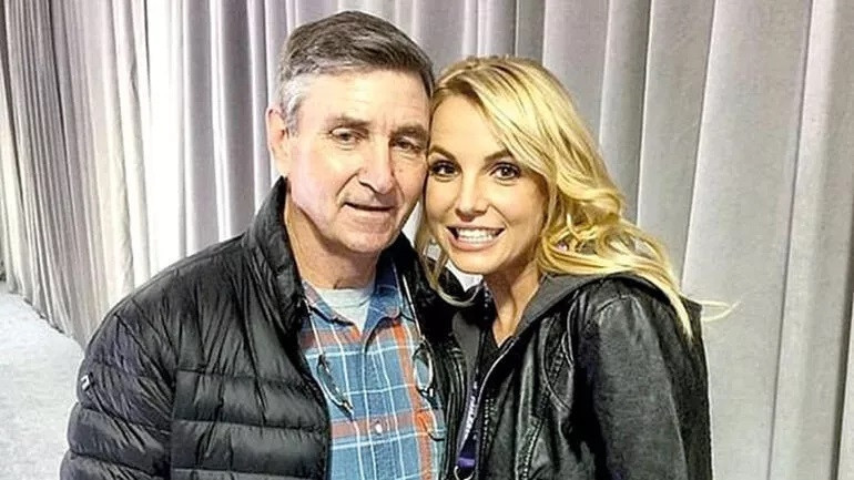 Ünlü şarkıcının ailesi endişeli: Kızımız böyle devam ederse ölüp gidecek