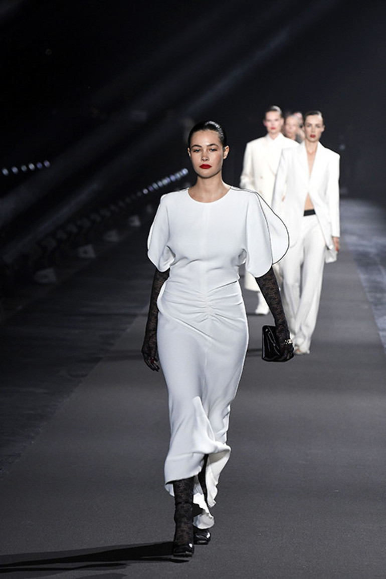 Ünlü annesi onun tahtını yaptı