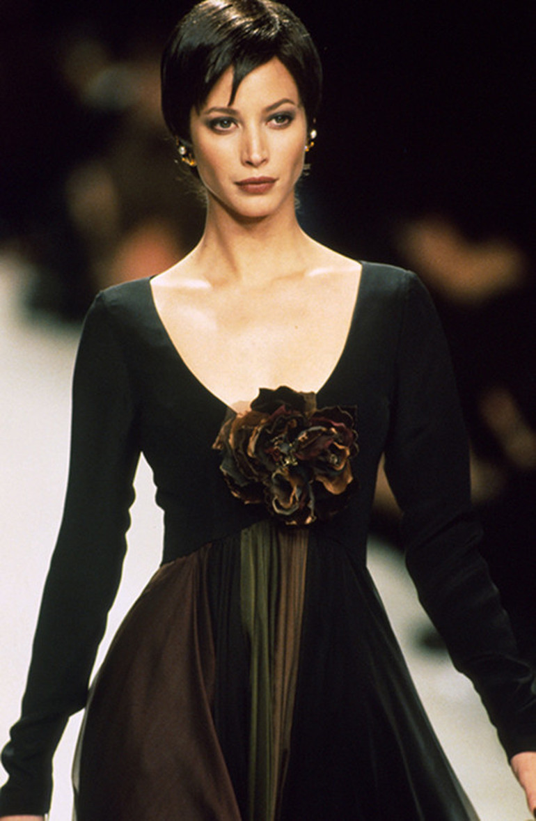 Ünlü annesi onun tahtını yaptı