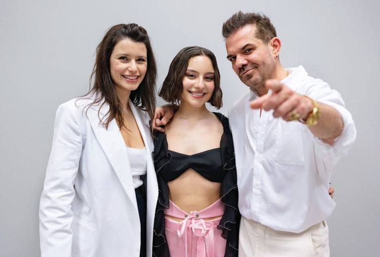 Müziğinde Doğu’yla Batı’yı buluşturan Bade ‘Evde Yok’u çıkardı ‘Yeni yeni içimdeki çocuğu okşamaya başladım’